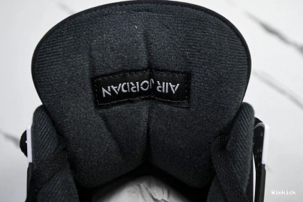 AIR 'WHITE JORDAN RETRO THUNDER' FQ8138-001 4 1023